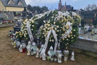 Dramat w Wadowicach Górnych. Grób  młodego chłopaka tonie w kwiatach [ZDJĘCIA]