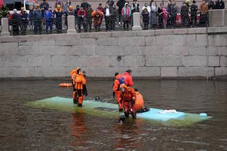 Rosja/ Autobus wpadł do rzeki w Petersburgu – trzy osoby nie żyją