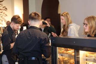 Pierwszy Starbucks w Lublinie otwarty! Jak lokal wygląda w środku? 