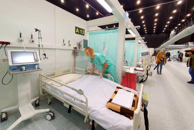 Szpital tymczasowy w Katowicach już gotowy! Kiedy będą pierwi pacjenci? [ZDJĘCIA, WIDEO]