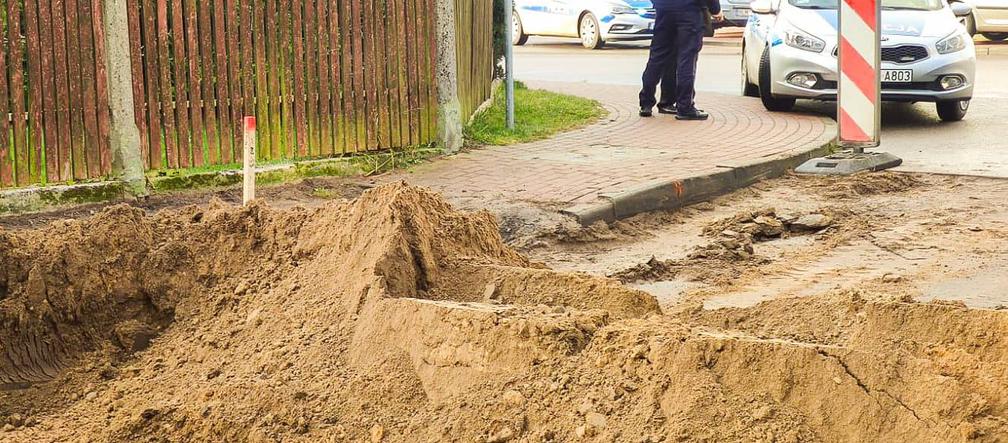 Piątnica. Ewakuacja mieszkańców. Znaleziono niewybuch. Na miejscu są saperzy z Orzysza