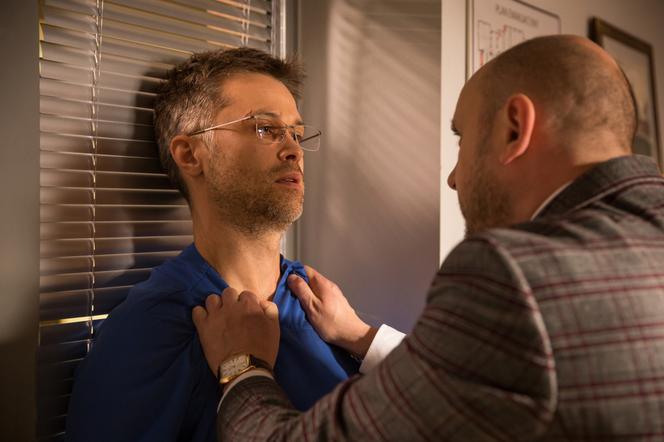 Diagnoza 4 sezon odc. 1. Jan Artman (Adam Woronowicz) Michał Wolski (Maciej Zakościelny)