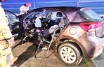 Jechał trasą S8 pod prąd! Volkswagen zderzył się czołowo z kią. 88-latek zmarł w szpitalu