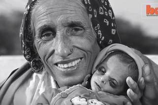 Najstarsza matka na świecie ma 76 lat. W wieku 70. urodziła bliźniaki! [ZDJĘCIA]