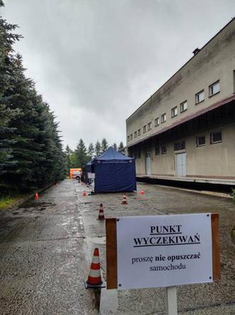Koronawirus. W Nowym Sączu działa punkt poboru wymazów. Ruszyły badania przesiewowe