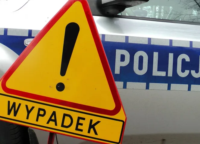 Powiat sokołowski: zderzenie dwóch osobówek w Sterdyni. Występują duże utrudnienia