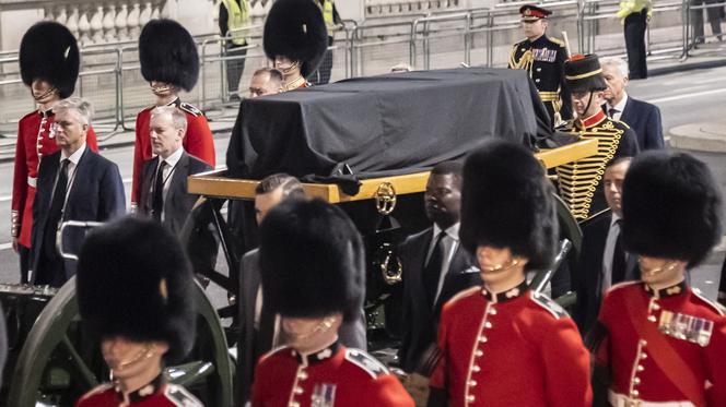 Próbne przemarsze przed pogrzebem Elżbiety II. Królewskie służby ćwiczą pogrzeb brytyjskiej monarchini