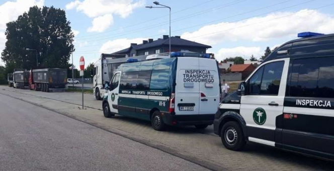 Radom: O kilka ton zboża za dużo! Kierowców ukarano mandatami