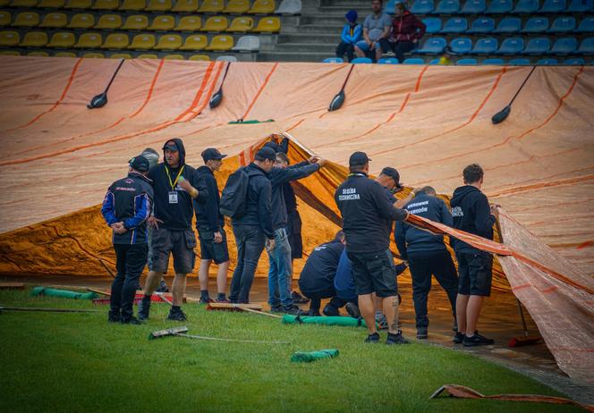 Stal Gorzów - GKM Grudziądz. Kibice przez ponad 5 godzin byli uwięzieni na stadionie, a mecz się nie odbył!