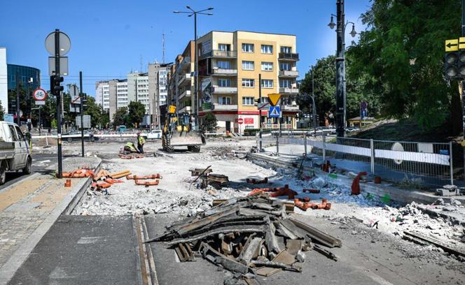 Budowa linii tramwajowej na JAR na półmetku. Tak wyglądają prace w Toruniu
