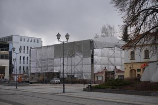 Słynny budynek w centrum Białegostoku w remoncie. Zobacz, co tam się dzieje