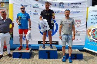 Policja to nie tylko służba. Jeden z mundurowych wygrał triathlon!