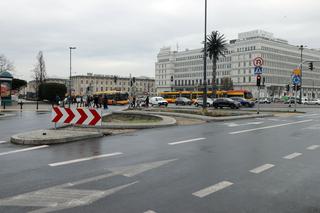 Rozgrzebane i źle oznakowane rondo de Gaulle'a. Drogowcy zapomnieli o swojej inwestycji?