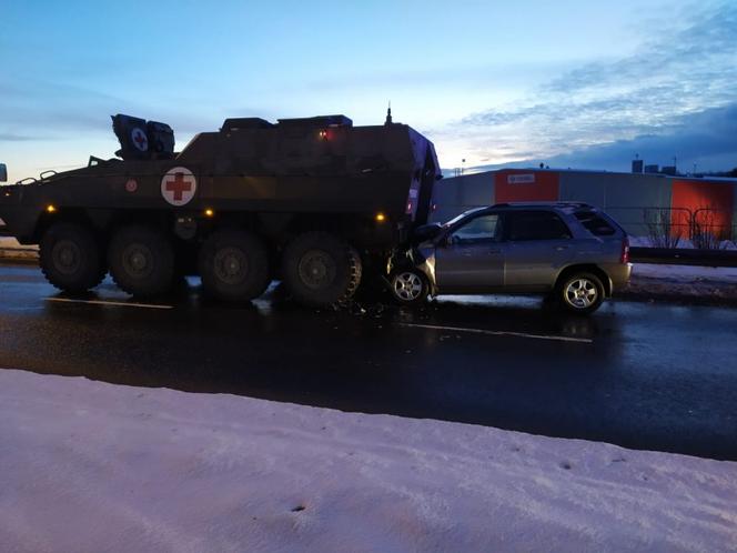 Wypadek z wojskowym ROSOMAKIEM w Rzeszowie. Polcijanci mocno się zdziwili