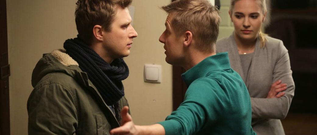 M jak miłość odcinek 1291, Kacper (Patryk Pietrzak), Julka (Joanna Kuberska), Piotrek (Marcin Mroczek)