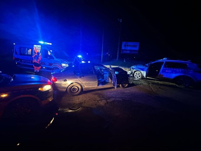 Zniszczone radiowozy po pościgu Wierzbna