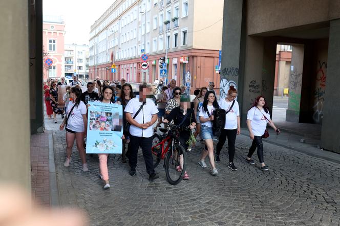 Pan Artur płakał w tracie białego marszu w Częstochowie. "Kamilek śni mi się po nocach"