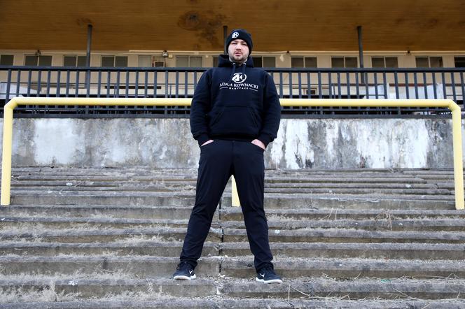 Adam Kownacki na stadionie Strahov w Pradze