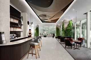 Totalna zmiana w centrum Warszawy. Szklany wieżowiec czeka modernizacja. Tak będzie wyglądać