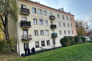 Tragedia w Warszawie. 1,5-roczna dziewczynka wypadła z 3. piętra na Woli. Dziecko jest w stanie krytycznym