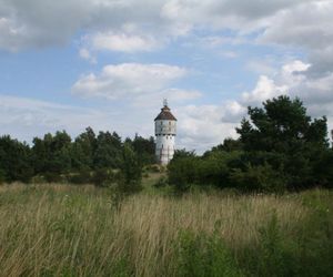 Wieża ciśnień nad jeziorem na Mazurach do wynajęcia. Kto może skorzystać z oferty?