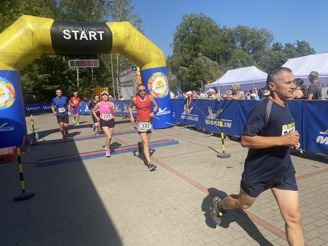 Kilometry Pomocy Michelin 2024. Sportowe emocje na plaży miejskiej w Olsztynie. Zobacz zdjęcia!