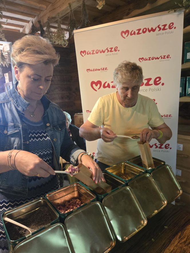 Były opowieści o herbacianych zwyczajach, wspomnienia dawnych spotkań przy stole, a także degustacje różnych gatunków herbat 