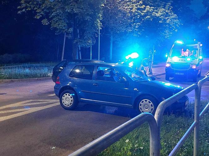 Wypadek na Konstytucji w Starachowicach. Zderzył się Volkswagen i Skoda