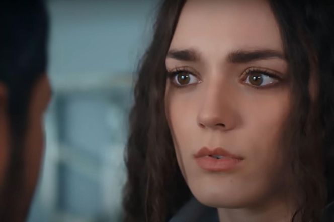 Nana podczas rozmowy z Idrisem 