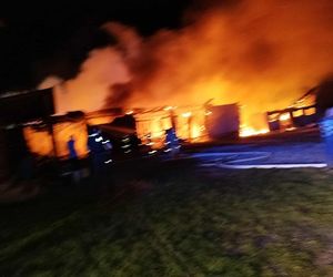 Ogromna tragedia w Irządzach. Bydło spłonęło żywcem, łunę ognia widać było z daleka