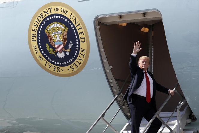 Przygotowania do spotkania Putin-Trump w bazie sił powietrznych USA na Alasce