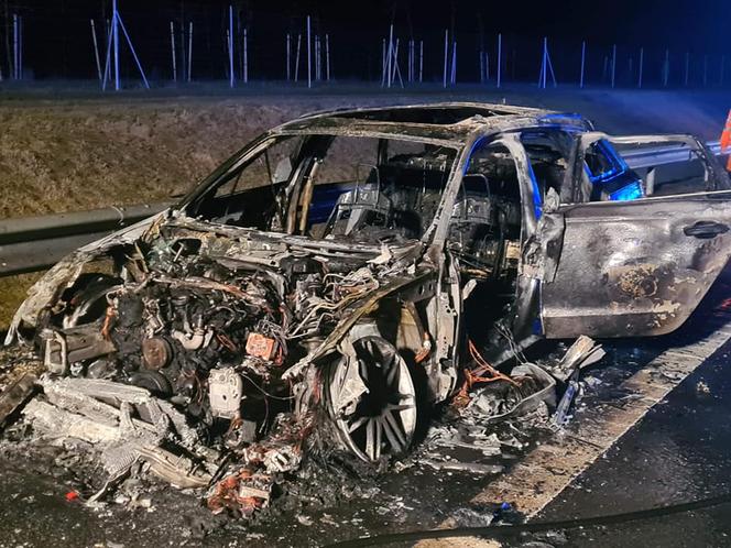 Kolejny dzień, kolejny pożar samochodu osobowego. Tym razem na krajowej S 7