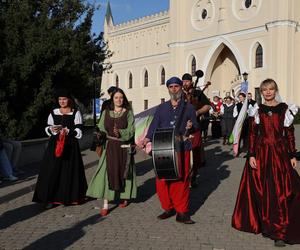 Korowód w ramach Międzynarodowego Festiwalu Renesansu w Lublinie