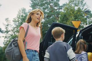 M jak miłość, odcinek 1769. Kama (Michalina Sosna), Maja (Laura Jankowska), Szymek (Staś Szczypiński)