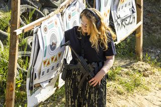 Kryj się! Posłanka strzela