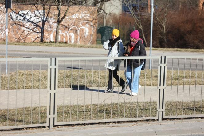 Na Wspólnej, odc. 3454: Julka (Maja Oświecińska), Mela (Alicja Warchocka)