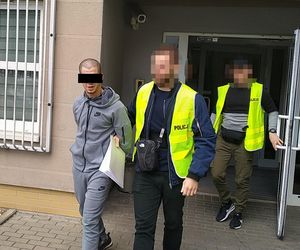 Nielegalna broń i substancje w samochodzie. Zatrzymano 23-latka w Warszawie