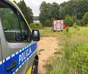 Kajaki wywrócone na jeziorze. Trwają poszukiwania trzech nastolatków