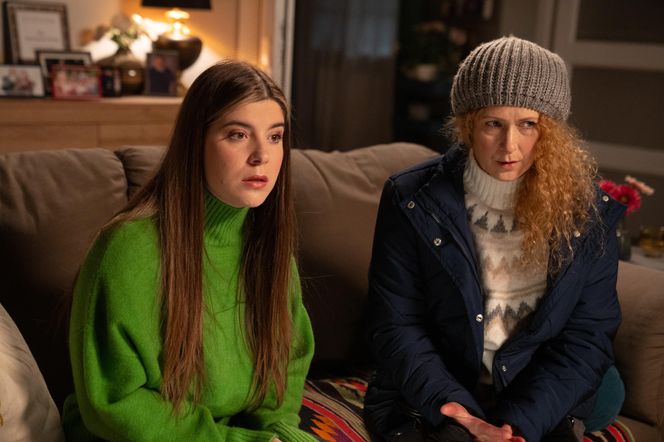 Barwy szczęścia odc. 3221. Agata (Natalia Zambrzycka), Halina Kałuża (Marta Zięba)