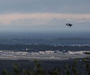 Przygotowania do spotkania Putin-Trump w bazie sił powietrznych USA na Alasce
