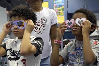 Więźniowie pozywają za zaćmienie