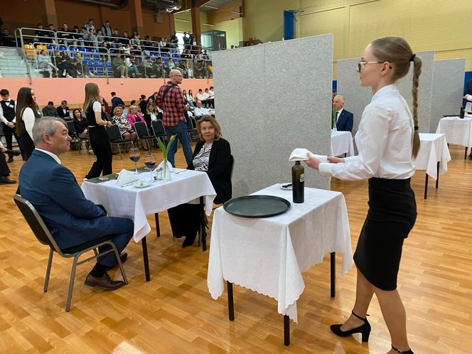 Znamy wyniki Mistrzostw Młodych Kelnerów. Zwyciężyła uczennica siedleckiej „Samochodówki”