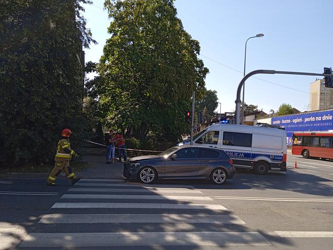 Wypadek na skrzyżowaniu ulic Szkotnik i Mościckiego