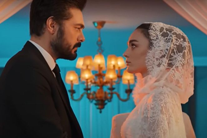 Kiedy wyjaśni Nanie, że już nie muszą brać ślubu, obojgu spadnie kamień z serca 