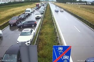 Jechali na A4 pod prąd korytarzem życia. Namierzyła ich policja.