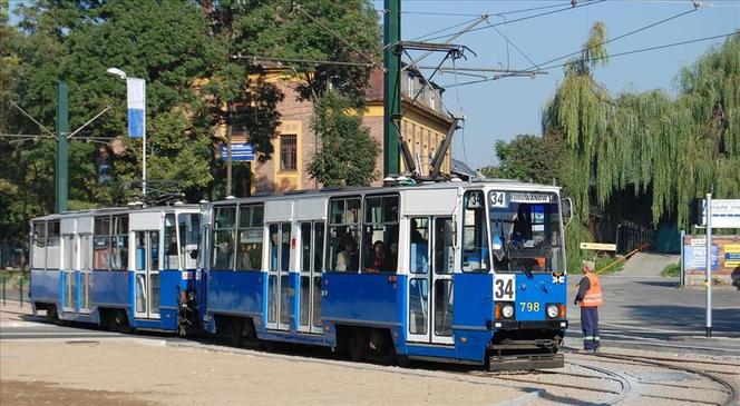 Pamiętają czasy Gierka i wożą krakowskich pasażerów od 48 lat. Tramwaje 105N przeżyły sześciu prezydentów! 