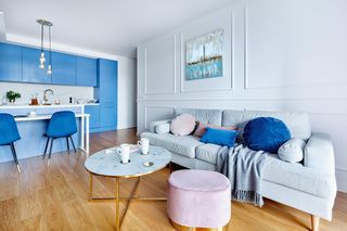 Dagmara i Paweł chcieli mieć w kuchni duży stół. Architektki sprytnie ukryły go w wyspie
