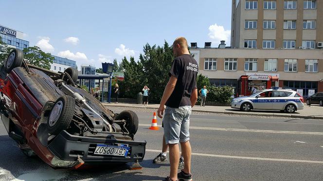 Dachowanie obok ronda Jagiellonów w Bydgoszczy [ZDJĘCIA]