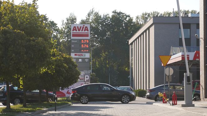 Korek przy stacji paliw w Lublinie! Benzynę i olej napędowy kupisz za 4,99 zł