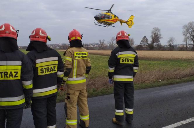 Wypadek w powiecie świeckim. Kierowca został przetransportowany do szpitala śmigłówcem! [ZDJĘCIA]